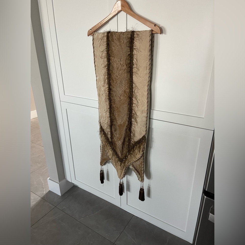 Elegant Beige and Brown Tassel Island/Table Runner
